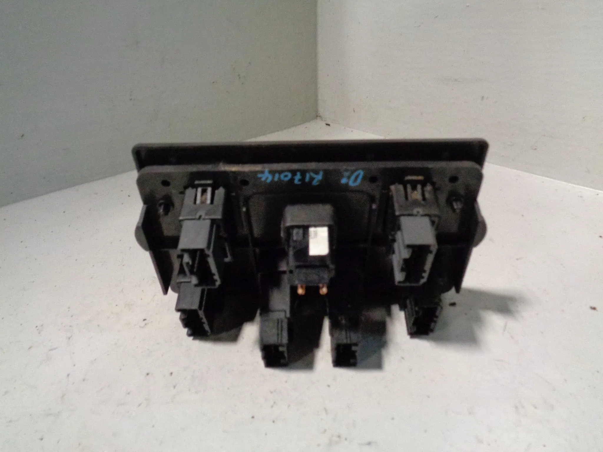 Discovery 2 Electric Window Switch Pack Heated Seats Grey Land Rover L318