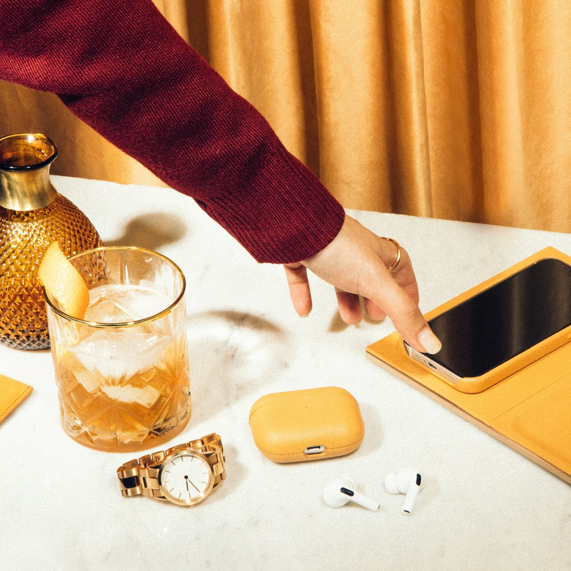 HERITAGE VALET WIRELESS CHARGER - Yellow