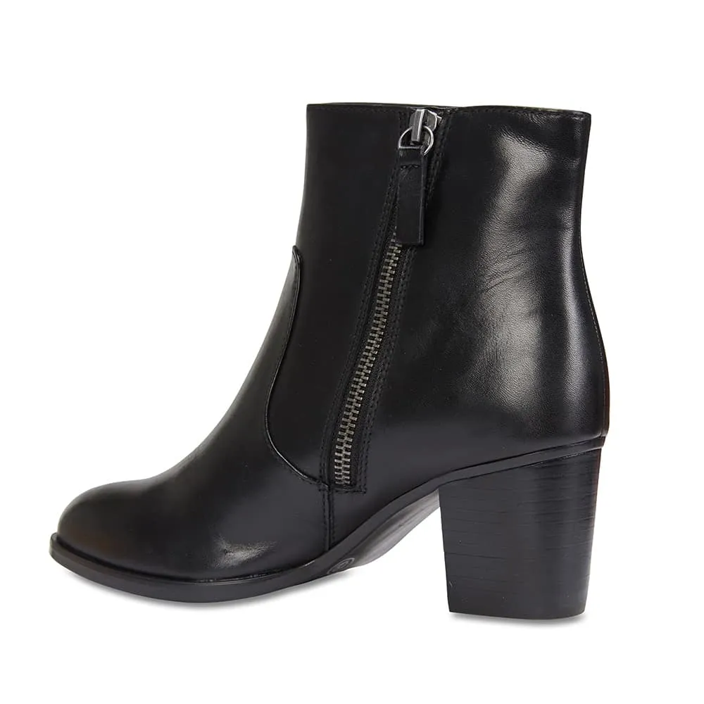 Kiama Boot in Black Leather